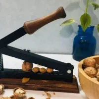 گردو شکن و زعفران ورب