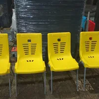 صندلی پلاستیکی و پایه فلزی رنگی