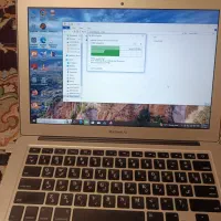 خانم اشنا به کامپیوتر