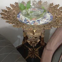 میوه خوری کنار سالنی برنزی