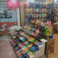 مغازه در وسط میدان نماز