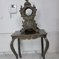 یک عدد ساعت رومیزی وکنسول