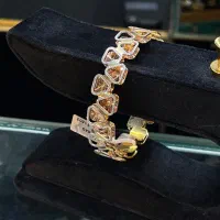 دستبند و نیم تک و تمیمه|جواهرات|شیراز, ملاصدرا|دیوار