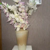 گل وگلدان با میز چوبی|صنایع دستی و سایر لوازم تزئینی|چهاردانگه (تهران), |دیوار