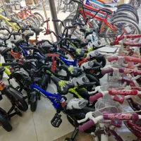 دوچرخه در رنگ های مختلف//