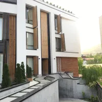 ۱۶۵ متر +۳۰۰ متر حیاط اختصاصی،مستاجر با پوش اسلامی