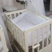 تخت کنار مادر