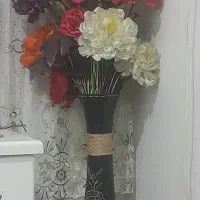 گل همراه با گلدان