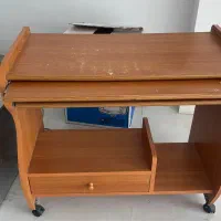 میز کامپیوتر دو عدد مانیتور و یک عدد کیس