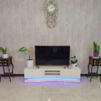 فروش یک میز تلوزیونی و ۲ میز جا گلدانی