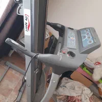 یک دستگاه تردمیل تمیز