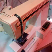 یک عددچرخ خیاطی ژانومه خانگی