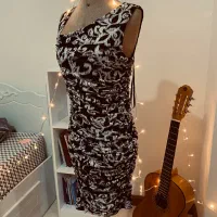 تعدادی لباس مانتو هودی پالتو حراج بعلت مهاجرت ۲۰۰|لباس|کرج, عظیمیه|دیوار