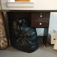 میز مغازه تمیز و سالم