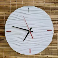 ساعت دیواری چوبی با روکش ضدآب