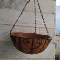 گلدان آویز و گلدان دیواری و دو عدد گلدان سفالی