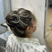 آموزش وخدمات میکاپ وشینیون ورنگ مو|خدمات آرایشگری و زیبایی|اردبیل, |دیوار