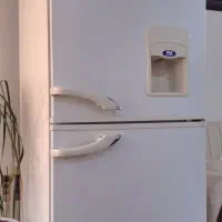 یخچال فریزر بالا پایین با برفک تمیز سالمِ سالم