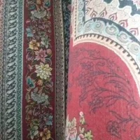 فرش قرمزورنگ کرم روشن هردوابریشمی هستن بسیارزیبا|فرش|شفت, |دیوار