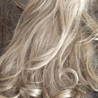 کلاه گیس بلوند و زیبا