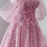 شاگرد خانم خیاطی