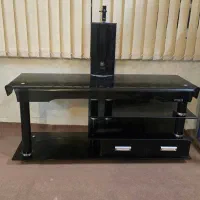 زیر تلویزیون تمیز و مرتب