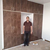 کمددیواری کاج تیره