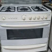 اجاق گاز پنج شعله ی فردار کاملا سالم وتمیز