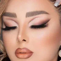 دستیار میکاپ ارتیست میشم