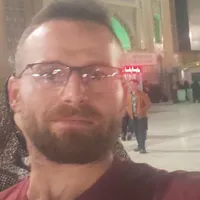 کارگر ساختمانی ک زیر دست بناه کار کنه