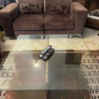 یک عدد میز جلو مبلی و دو عدد مبل