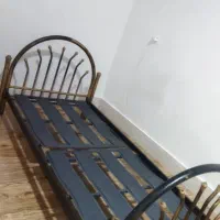 تخت فلزی محکم