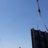 راننده جرثقیل و کامیون داخل شهرهستم