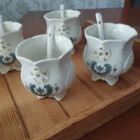 بستنی.  خوری.   پایه.  دار.