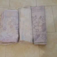 ۳عدد رو فرشی ۲ عددبالش ویک پتو وپروه