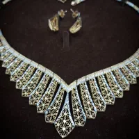 فروش دو سرویس و یک زنجیر طلا