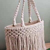 هنرم مکرمه است|کیف، کفش، کمربند|جم, |دیوار