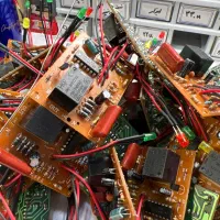 مونتاژ کار  و هویه کار قطعات الکترونیک  با سابقه