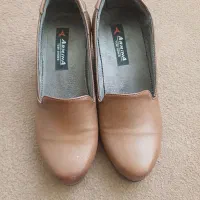 کفش زنانه تمیز