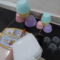 مقداری ظروف و ظروف آشپزخانه