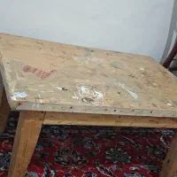 یک میز تحریر