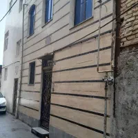 یک واحد منزل سه طبقه دارای زیر زمین  متراژ 40متر