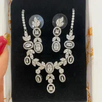 مروارید سیاه|جواهرات|گرگان, |دیوار