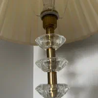 آباژور ایستاده