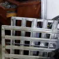 تخت یکنفره فلزی ودراور چوبی وجاکفشی