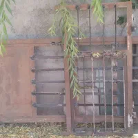 درب و پنجره آهن سالم آماده نصب