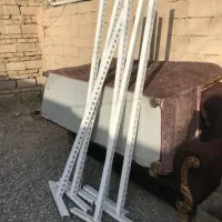 پاییه قفسه وسط مغازه