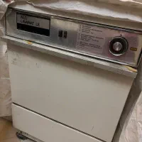 لباس شویی AEG نیازمند تعمیر