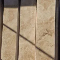 نمای روشن و شیک با تراورتن کرم عسلی لوشان شهرسنگ