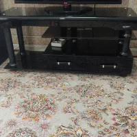 میزتلوزیون شیشه ای سالم.